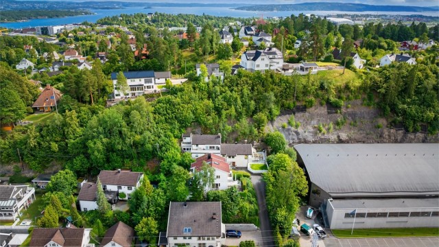 Fra Jar er det kort vei til sjøen og flotte rekreasjonsområder.