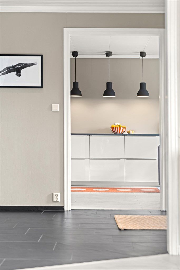 Bred adkomst fra entré/gang