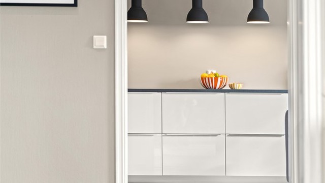 Bred adkomst fra entré/gang