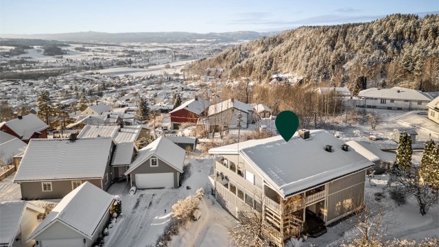 Innholdsrik og romslig halvpart av horisontaldelt tomannsbolig med stor kjeller
Foto: Ole Thorgeir Solheim Thoresen