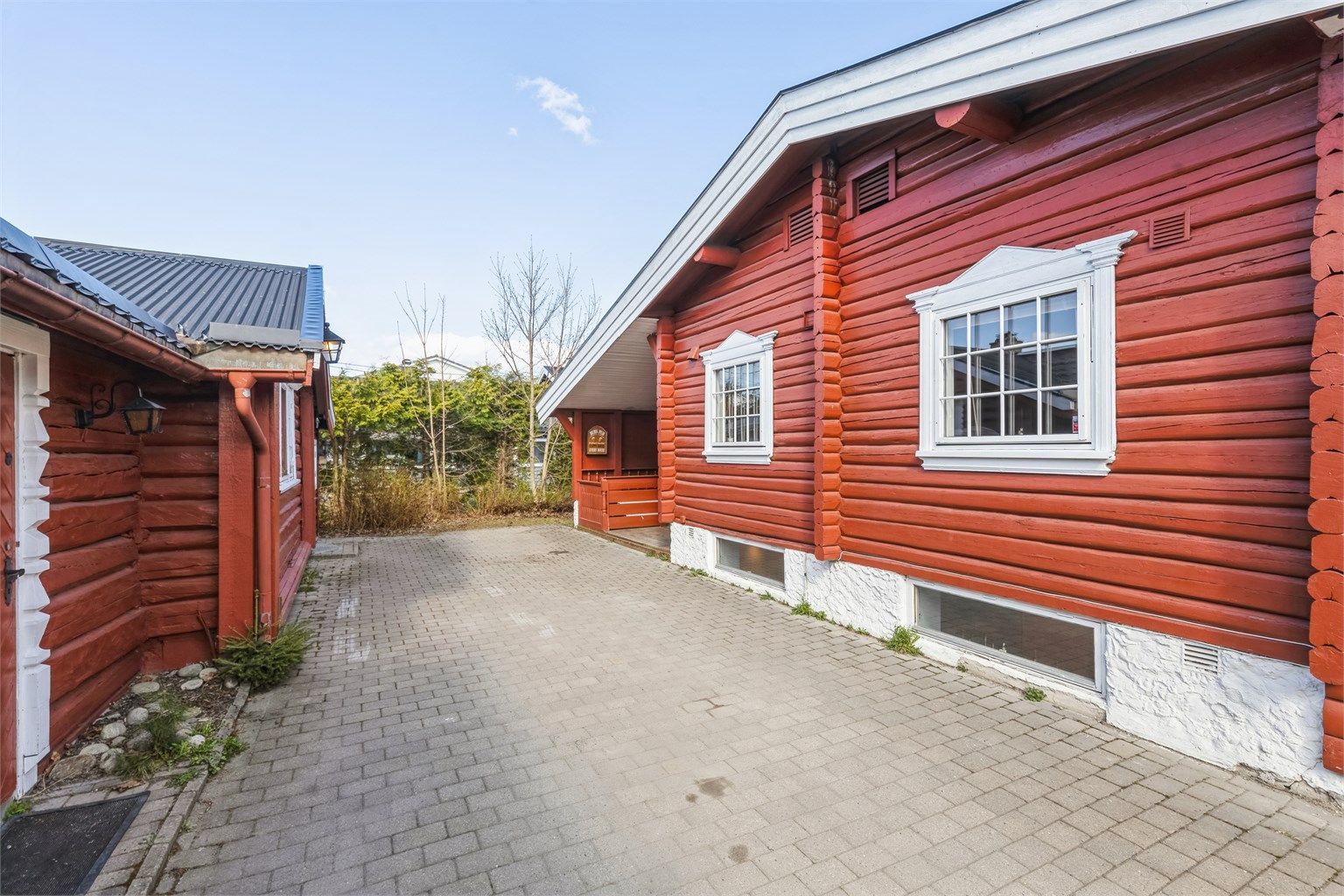 Gårdsplass med belegningsstein.