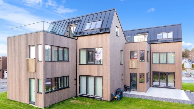 Fasade hageparti med takterrasse