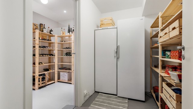 Matbod og vinkjeller i underetasjen.