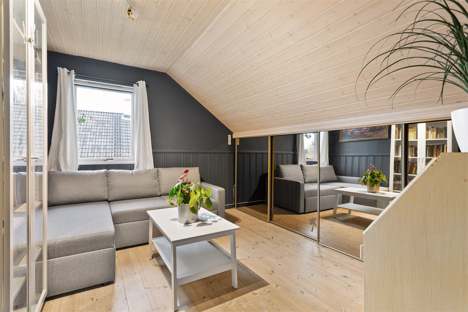 Soverom 2 med lagring i knevegg