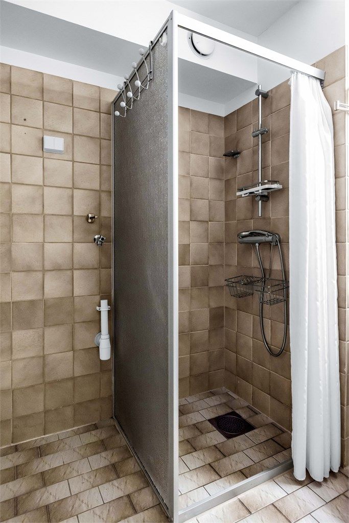 Basert på våtrommets samlede tilstandsbilde og hovedmomentene nevnt i tilstandsrapporten, må det påregnes fornyelse.