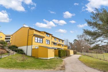 Velkommen til Birger Olivers vei 26A - Pent utbygget enderekkehus | Solrikt | 2 bad |  4 sov. | Garasje
