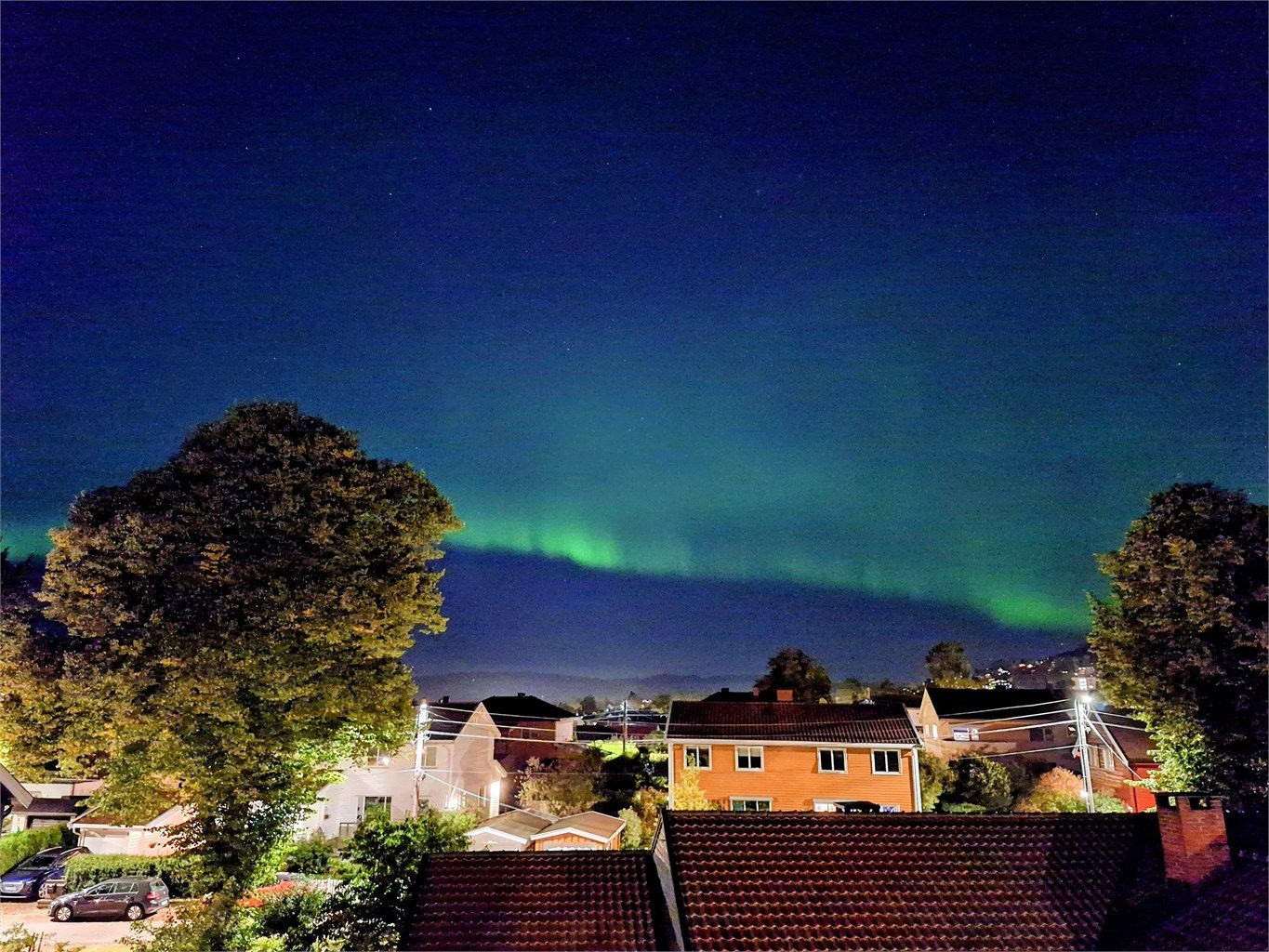 Med litt flaks kan man også nyte nordlys herfra! (selgers eget bilde)