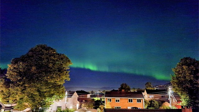 Med litt flaks kan man også nyte nordlys herfra! (selgers eget bilde)