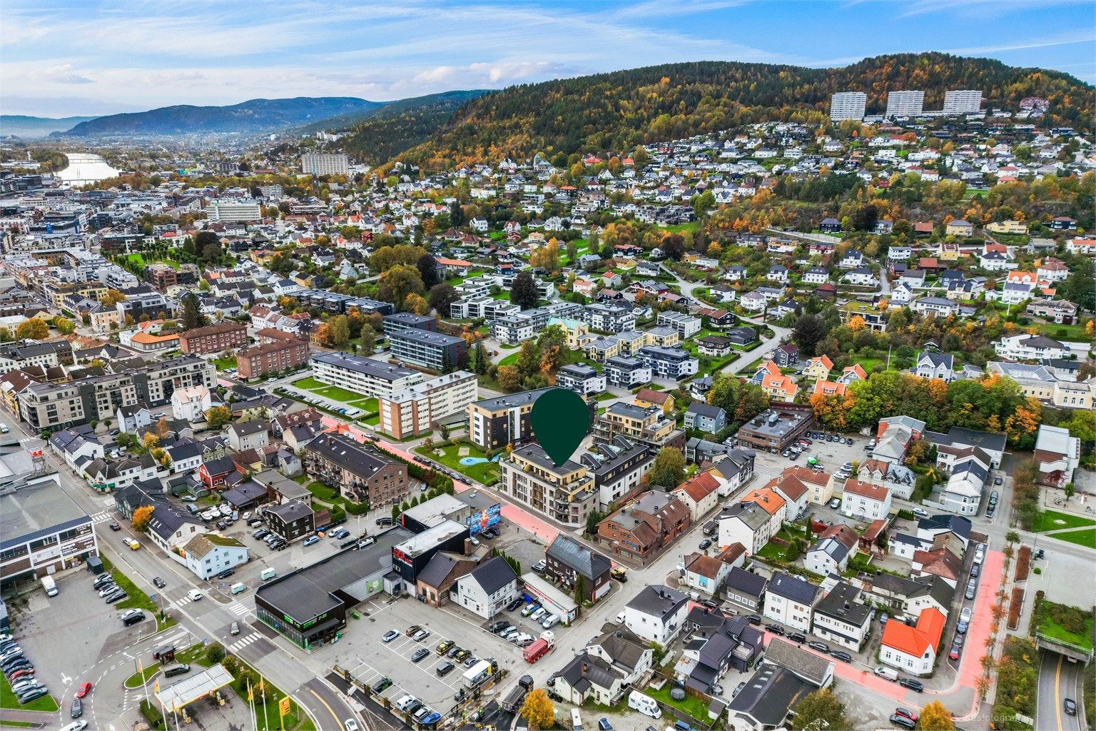 Gågatene i sentrum kan friste med et stort utvalg av sentrumsfasiliteter som caféer, dagligvareforretninger, restauranter, nisjébutikker m.m.