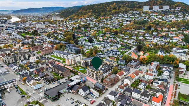 Gågatene i sentrum kan friste med et stort utvalg av sentrumsfasiliteter som caféer, dagligvareforretninger, restauranter, nisjébutikker m.m.