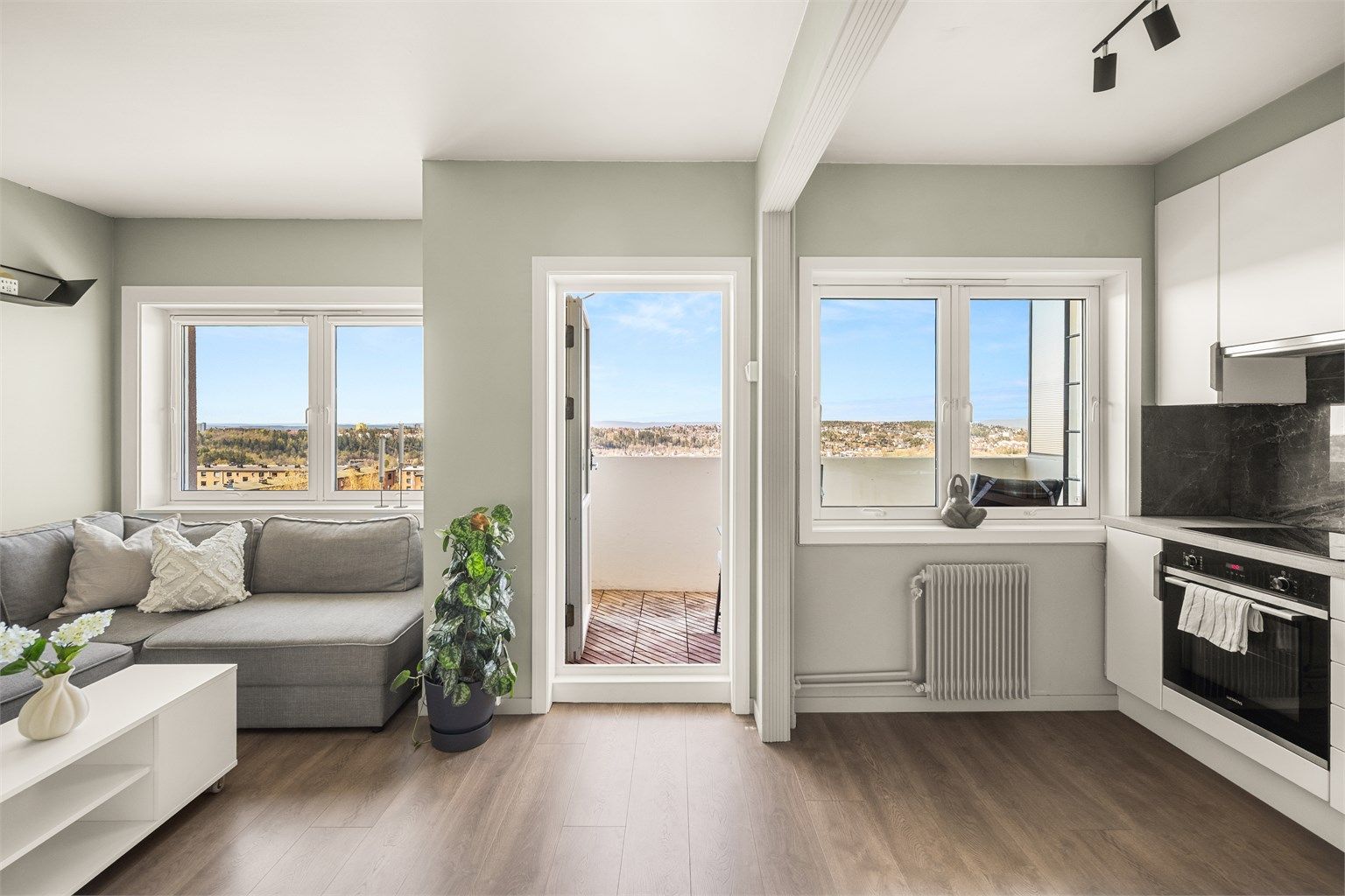 Direkte utgang til balkong.