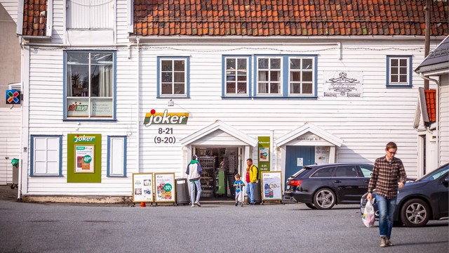 Nærbutikken Sandviken ligger kun tre minutters gange unna for enkel dagligvarehandel.
