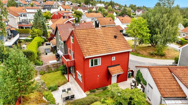 Eiendomsmegler Krogsveen v/ Madeleine Johnsen Thune ønsker deg velkommen til Vesleringen 5!