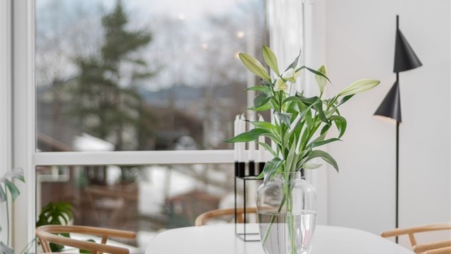 Her har man god plass til å samle familie og venner til hyggelige sammenkomster.