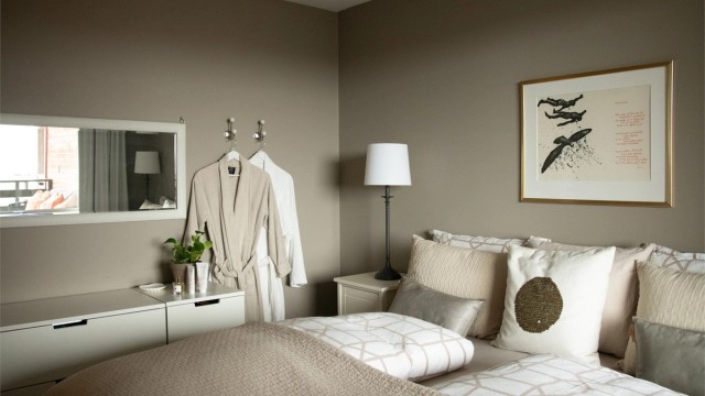 Hovedsoverommet har god plass til dobbeltseng og tilhørende møblement.