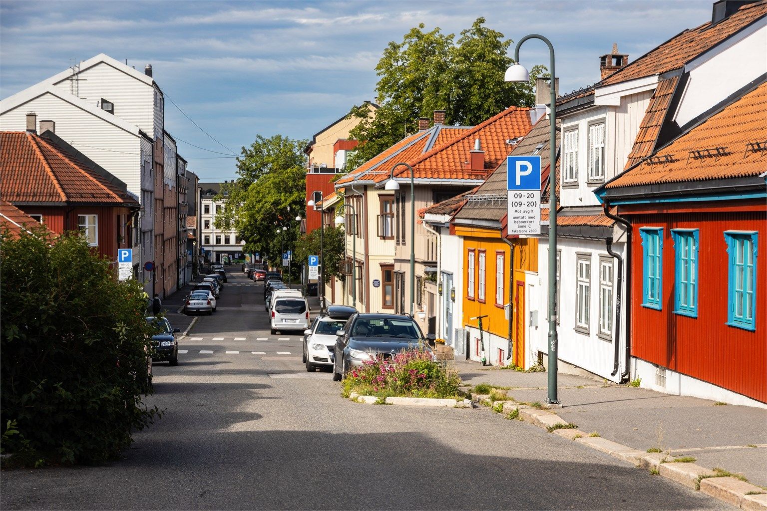 Området har et levende preg med gangavstand til Vålerenga og Kampens sjarmerende kafeer og restauranter.