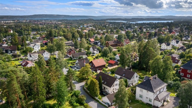 Fra Stabekk er det kun 15-20 minutter med bil til Oslo sentrum.