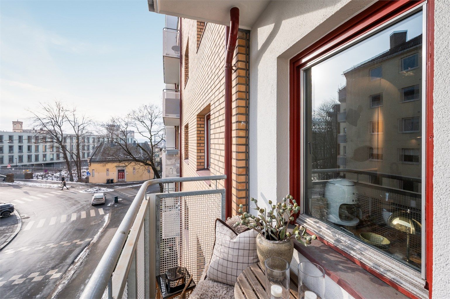 Beliggenheten er sentral, med gangavstand til Aker Brygge og det nye Sommerrokvartalet.