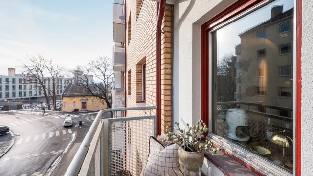 Beliggenheten er sentral, med gangavstand til Aker Brygge og det nye Sommerrokvartalet.