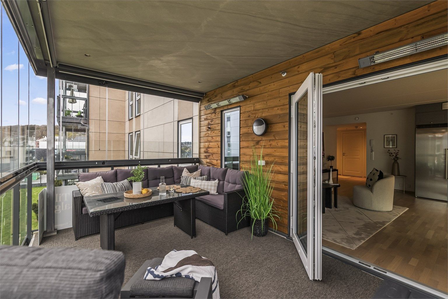 Balkongen fungerer som en forlengelse av stuen store deler av året.