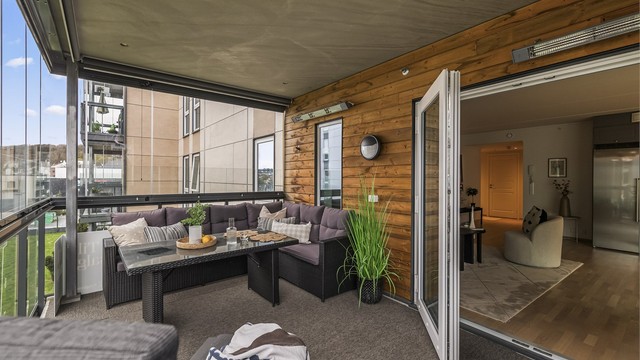 Balkongen fungerer som en forlengelse av stuen store deler av året.