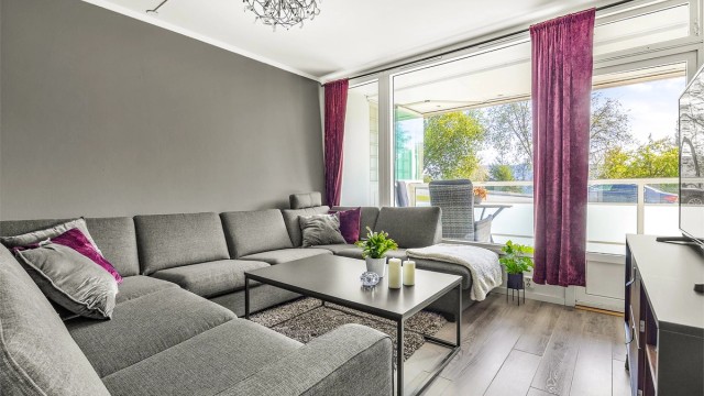 Laminat på gulv, malt tapet på vegger og malt himling.Foto: Stine Prøitz Jørgensen