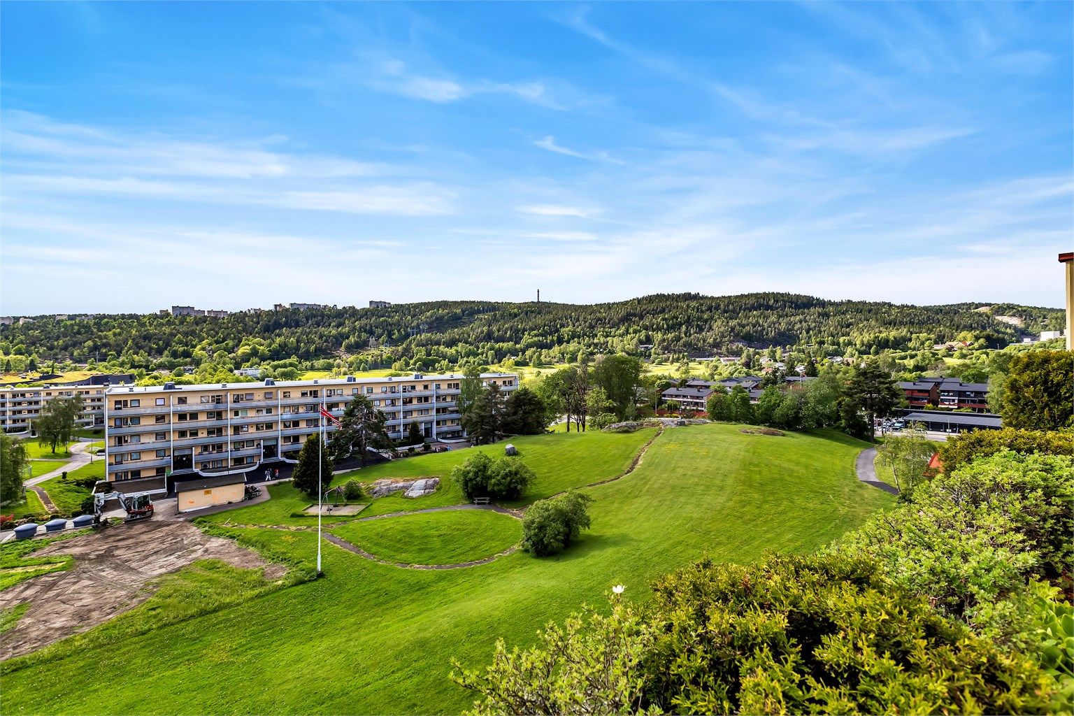 Vestliåsen Boligsameie ligger landlig og naturskjønt til på Vestli i Oslo