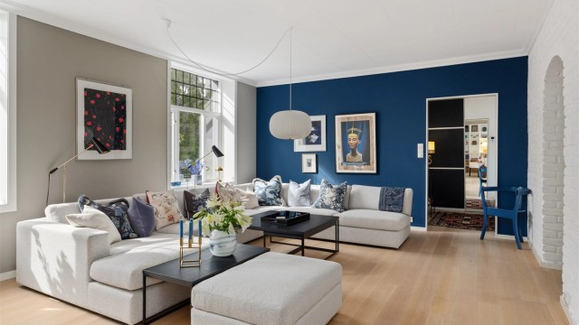 Stor og romslig stue med store vindusflater mot syd
Foto: Hunter Visuals