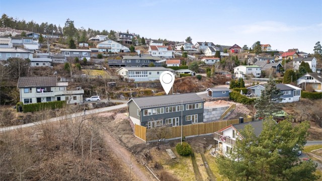 Kort vei til fjorden med bl.a. Tangen Fjordpark som har badestrand, beachvolleyballbane m.m.