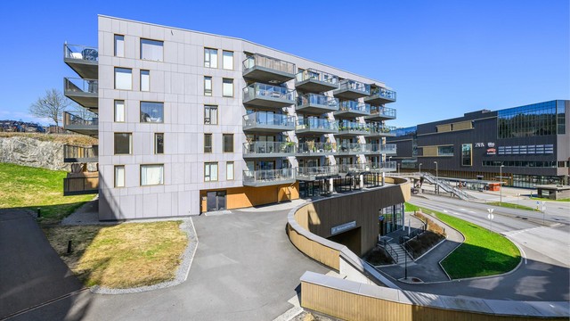 Sameiet Lagunetoppen ble ferdigstilt i 2021 og fremstår med fine opparbeidede fellesareal, gangveier, sittegrupper og gangveier.