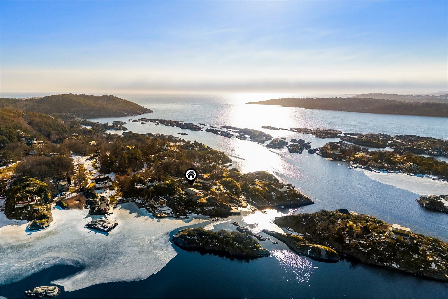 Ytterst mot havet, men godt skjermet.