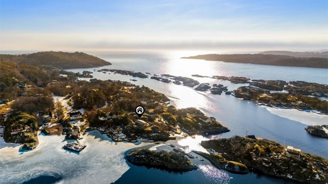 Ytterst mot havet, men godt skjermet.