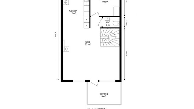 Boligen har en gjennomtenkt og familievennlig planløsning over to plan, med totalt fire soverom.