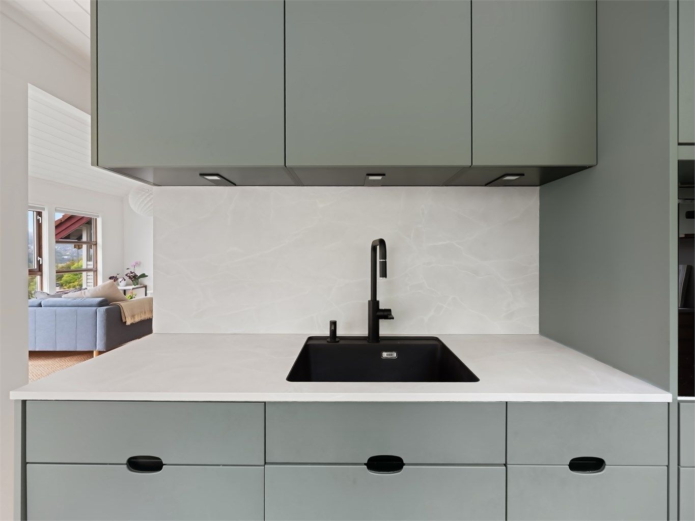  Oppvaskkum av kompositt med ett-greps armatur.