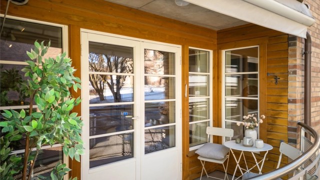 Uteplass på balkong på 5 kvm. I tillegg er det tilgang til stor felles takterrasse. Foto: Emotional Landscape Production Ole Thoresen