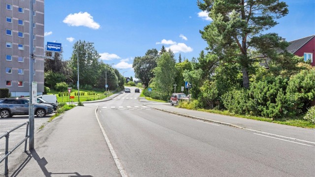 Bussholdeplass kun 200 meter unna med forbindelse til Ski sentrum.