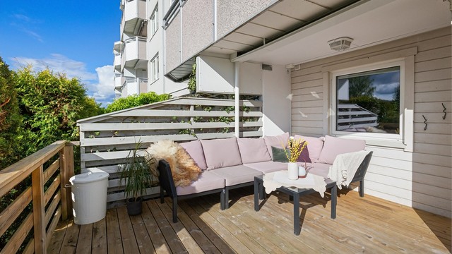 Boligbygget har en av de høyere plasseringene på feltet. Her får man følelsen av å bo høyt og fritt til med ingen innsyn og fin utsikt