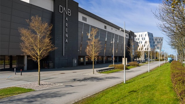 Leiligheten ligger fint til i et etablerte borettslag på Tjensvoll, med kort avstand til SUS, UIS, DNB Arena og Madla.