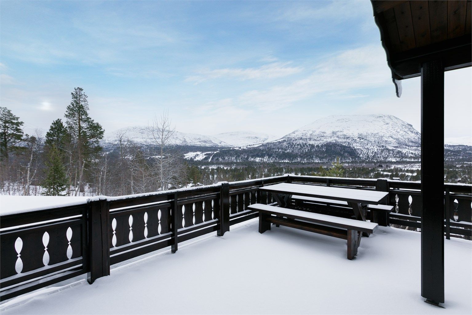 Stor terrasse med flott utsikt 