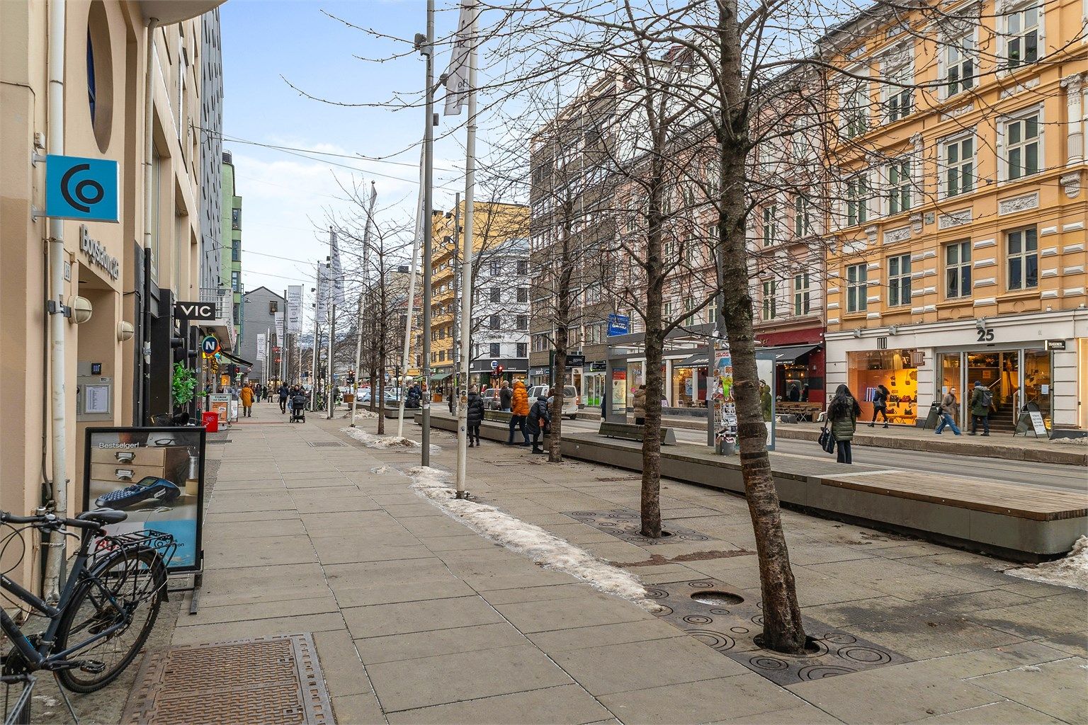 Noen få kvartaler ned finner du Bogstadveien med alle sine butikker, restauranter og kafeer.