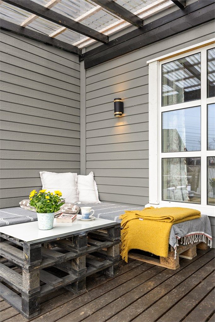 En lun og skjermet uteplass.