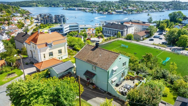 Skytebaneveien 13 - Innholdsrik enebolig med en frodig flott hage og nydelig utsikt