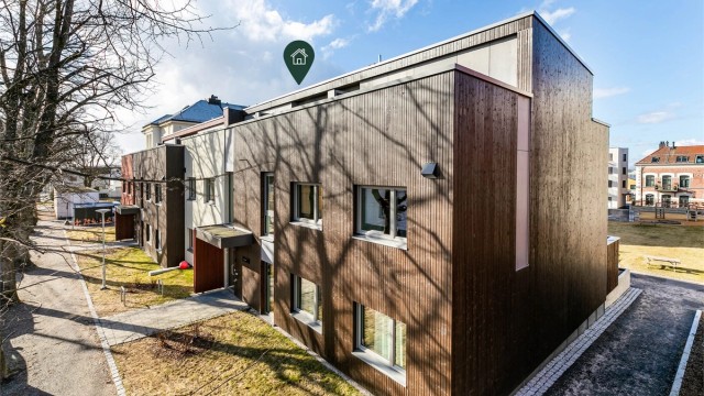 Velkommen til Skarmyrakvartalet! Denne leiligheten inngår i byggets øverste to etasjer og har takaltan på begge sider, i tillegg til balkong. Fotograf; Børge Oppegård.