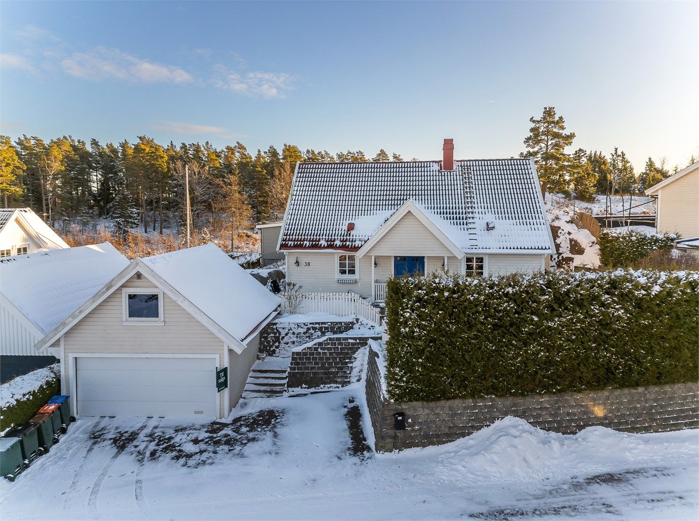 Pent opparbeide områder utendørs, svært barnevennlig gate