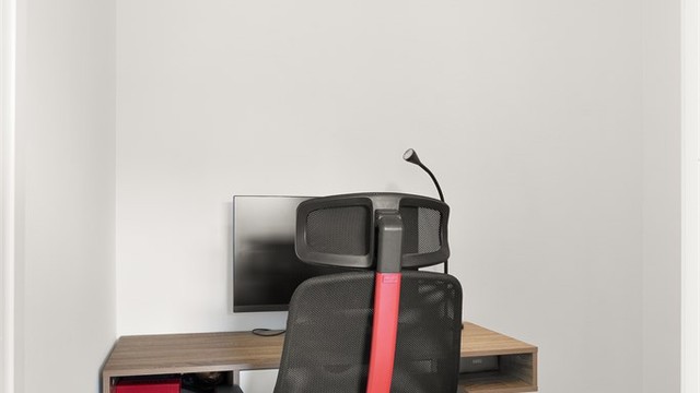 I tillegg til den innvendige boden medfølger en ekstern bod på ca. 5 m² i underetasjen.