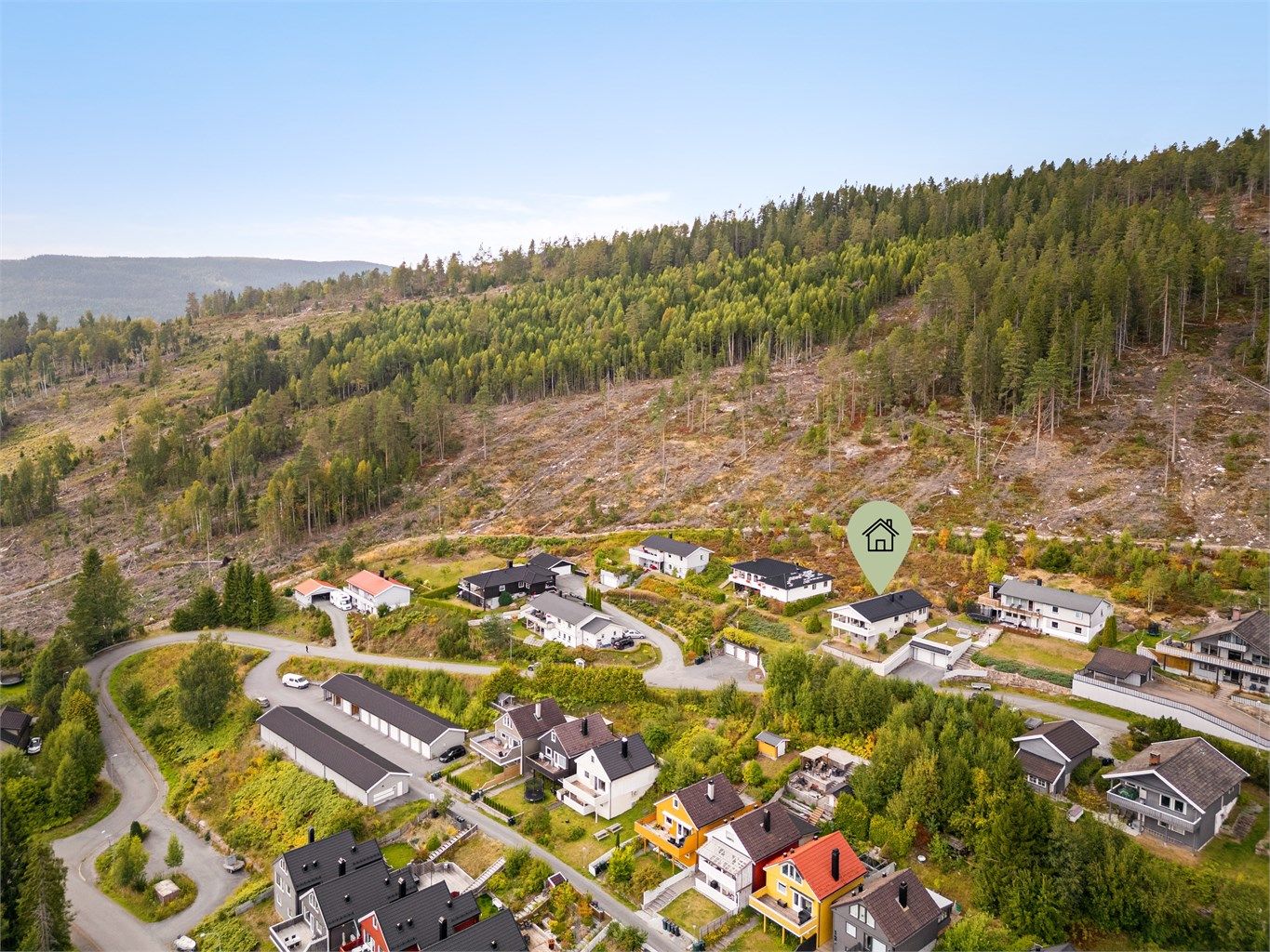 Umiddelbar nærhet til flotte tur- og rekreasjonsområder bak eiendommen.
Foto: Stine Prøitz Jørgensen.