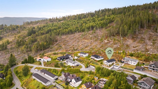Umiddelbar nærhet til flotte tur- og rekreasjonsområder bak eiendommen.
Foto: Stine Prøitz Jørgensen.