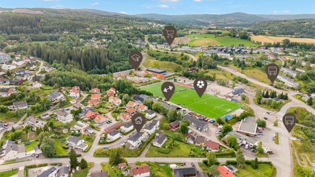 Her bor du et steinkast unna alt du trenger i hverdagen, med skole, treningssenter, bussholdeplass og dagligvarebutikk like i nærheten.