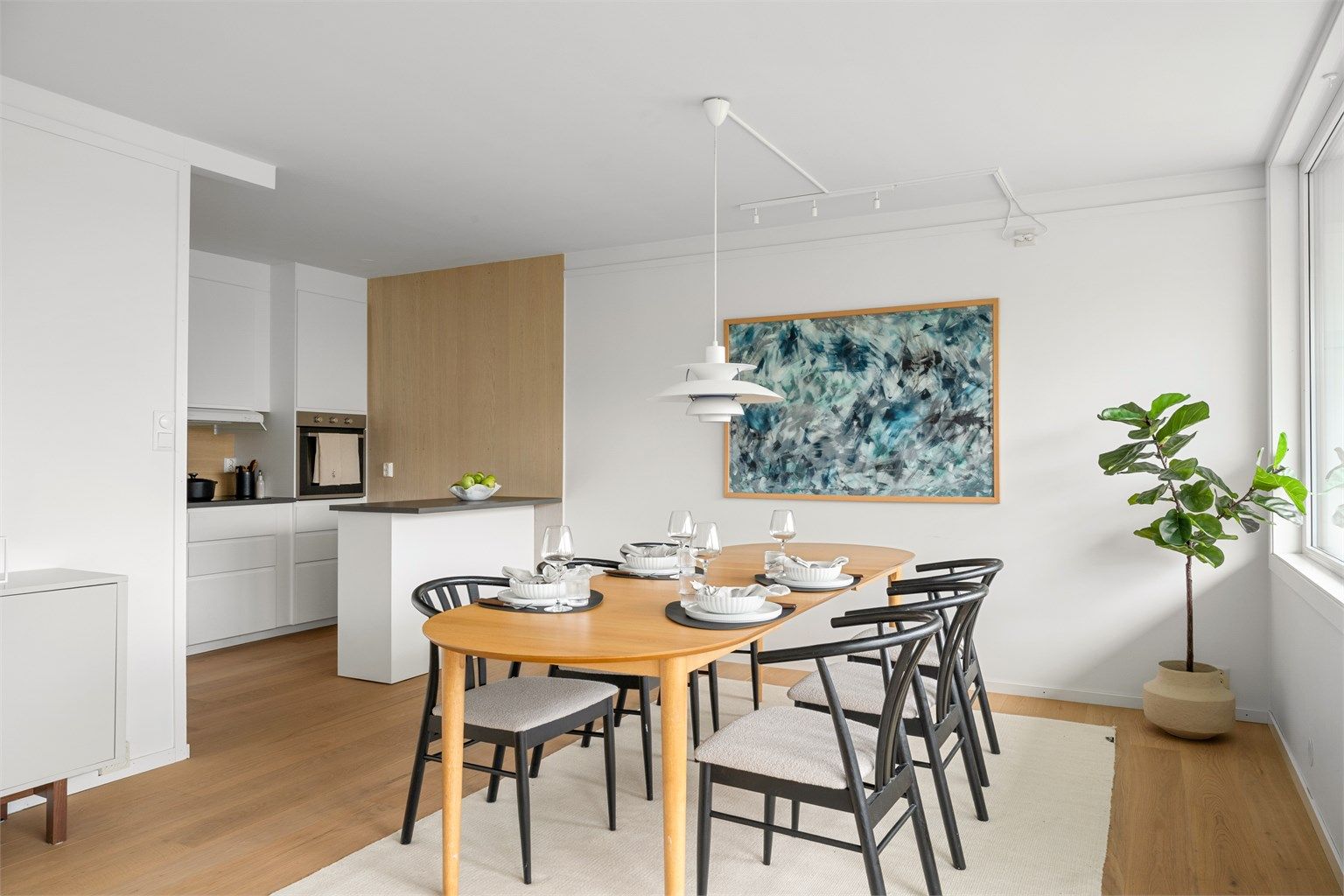 Stor og innholdsrik leilighet i 3. etasje