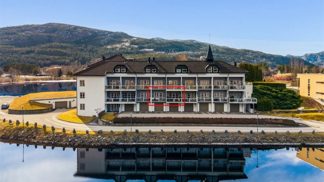 Flott selveierleilighet på Skutevolden med to balkonger og alt på en flate.